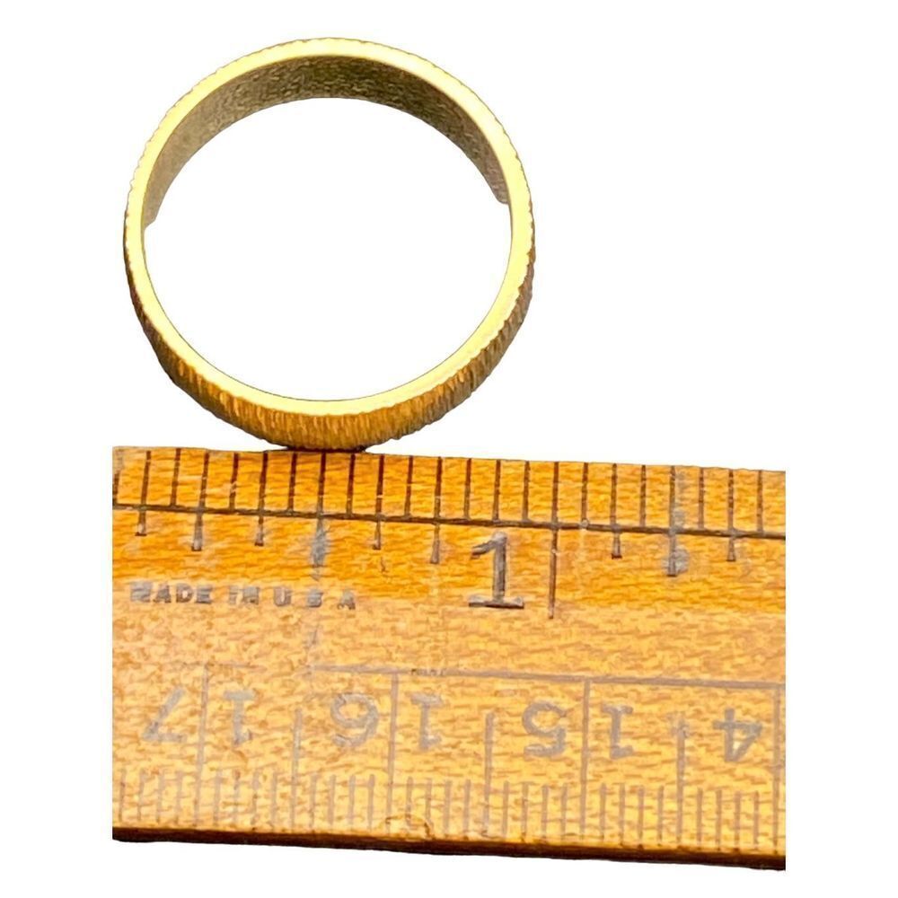 Brass textured band tree bark pattern ring size 10 - Picture 3 of 6